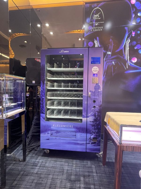 DISTRIBUTEUR AUTOMATIQUE