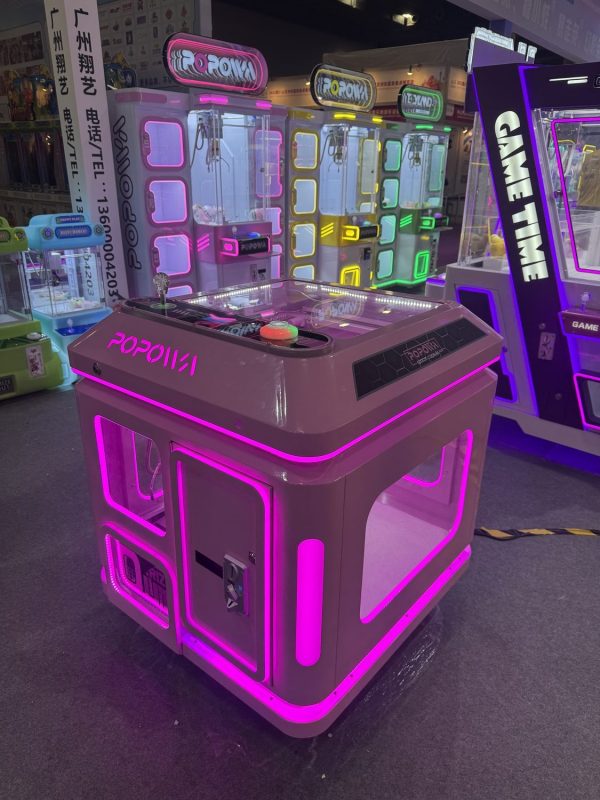 MACHINE A PINCE CUBE